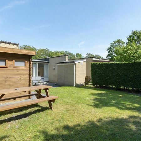 Contemporary Bungalow With Garden Sint Maartensvlotbrug Esterno foto