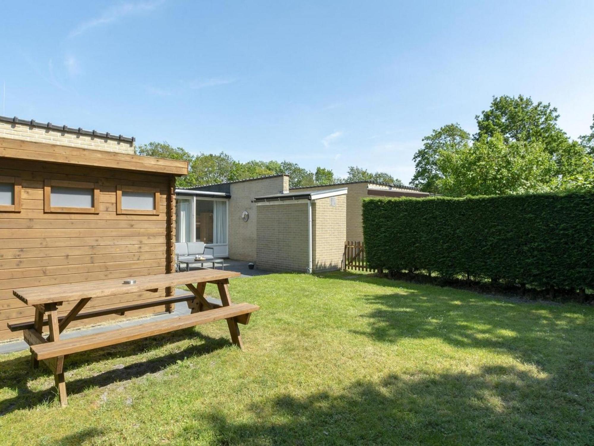 Contemporary Bungalow With Garden Sint Maartensvlotbrug Esterno foto